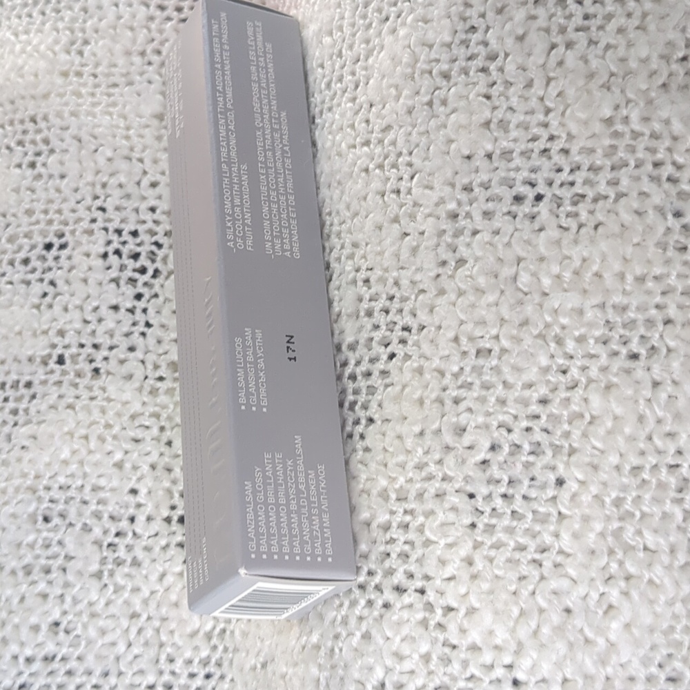 R.E.M. Beauty Strawberry Soda Essential Drip Glossy Balm, 4.7ml/0.15fl oz - Picture 4 of 10